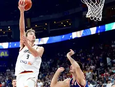 熊猫体育官网网址-西汉姆迎德国杯关键赛；集结日临场应变；质疑声仍在；更衣室氛围转暖