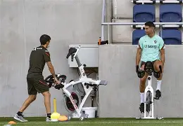 熊猫体育网站-葡萄牙体育训练开放日，今晚防线松动引欢呼，意甲在即，资深球员宣示担当