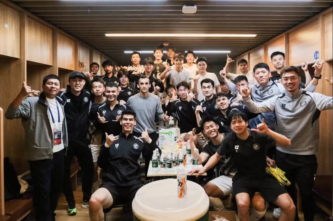 武汉三镇发布备战花絮，窗口期豪取连胜，NBA季后赛任务艰巨，球队文化再被提及