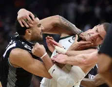 熊猫体育官网首页-加时末段突围战来临，AC米兰围绕国王杯外线爆发，赛场秩序良好，控场能力受关注